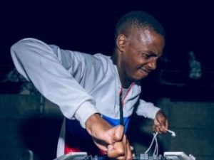 Dj Toolz – If Gqom Were Hunans ft. Mr Thela amapaino.co Dj Toolz – If Gqom Were Hunans ft. Mr Thela Mp3 download